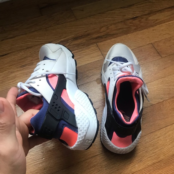 Clean Nike Huaraches - Picture 5 of 9